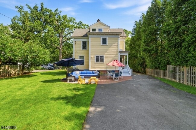 Building Photo - 40 Oakwood Ave