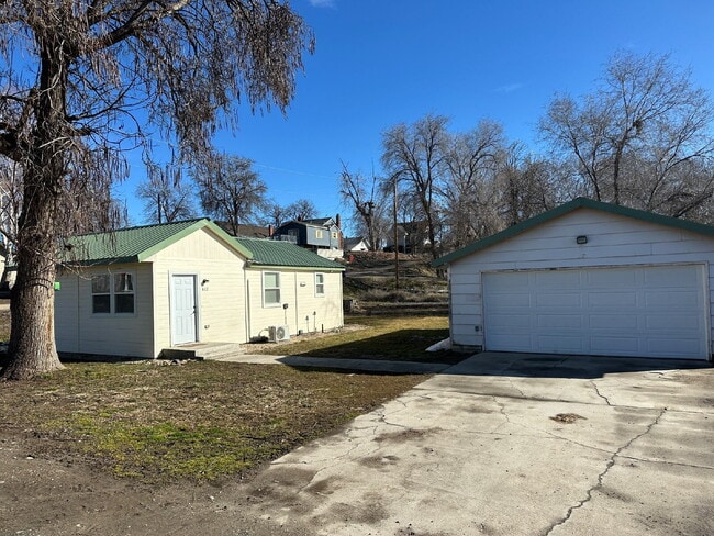 Building Photo - "Charming Little 3-Bedroom Gem on North 5th Street with Elegant Granite Touches!"