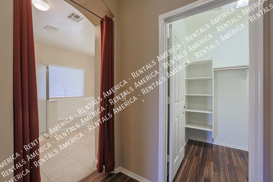 Building Photo - 2954 E Coconino Dr