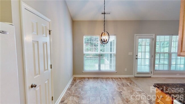 Building Photo - 8321 Suttonview Dr