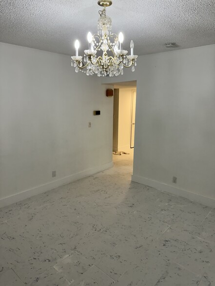 dining room - 3115 N Palm Aire Dr