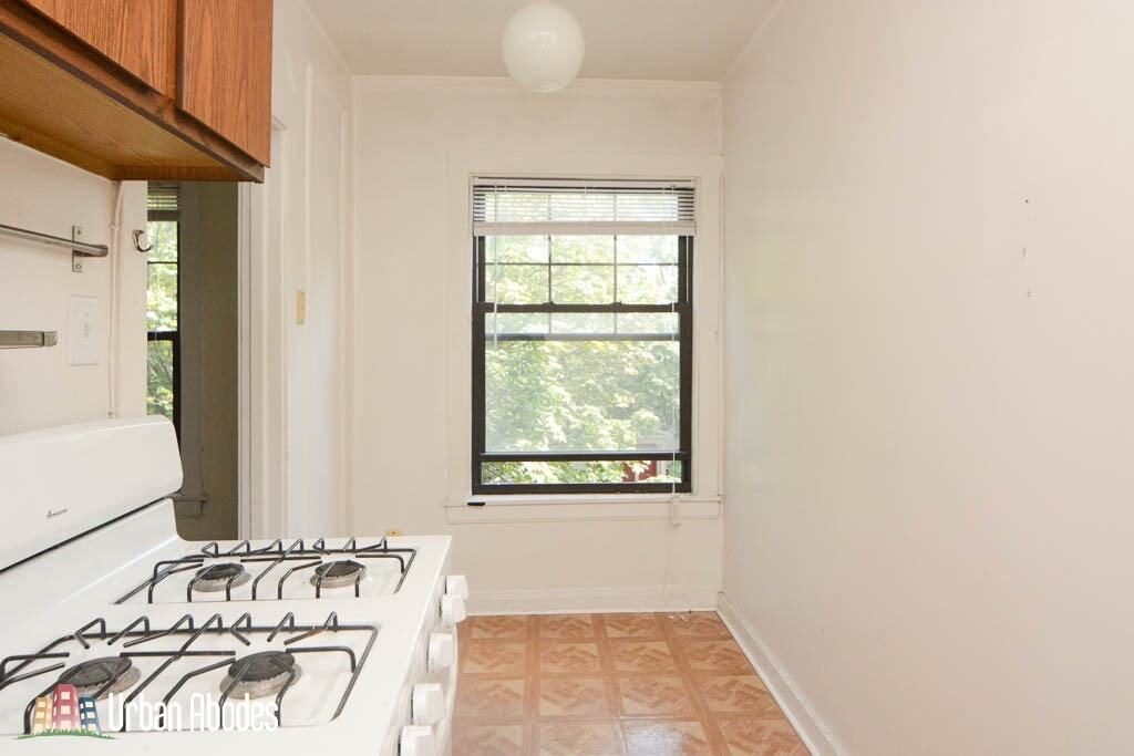 Building Photo - 3009 N Racine Ave