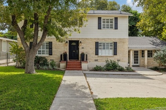 Building Photo - BEAUTIFUL 4-BEDROOM HOME IN TERRELL HILLS