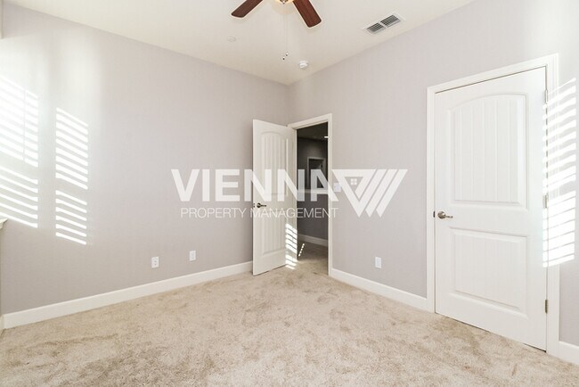 Building Photo - 400 Dormarin Pl