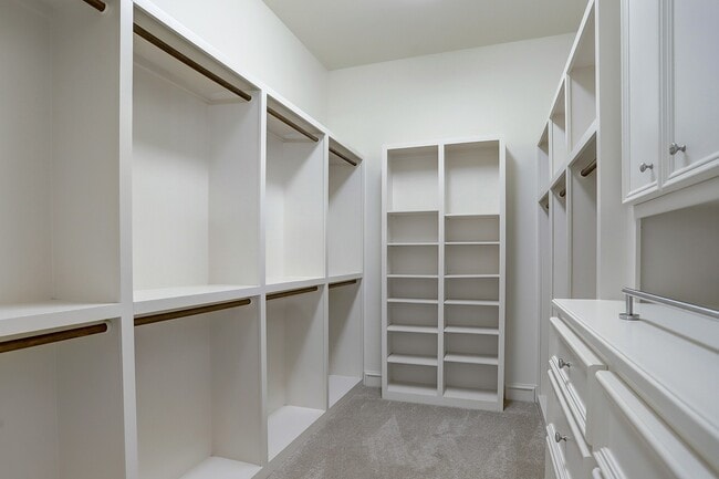 Building Photo - 127 E Bracebridge Cir