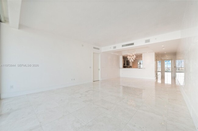 Building Photo - 2627 S Bayshore Dr