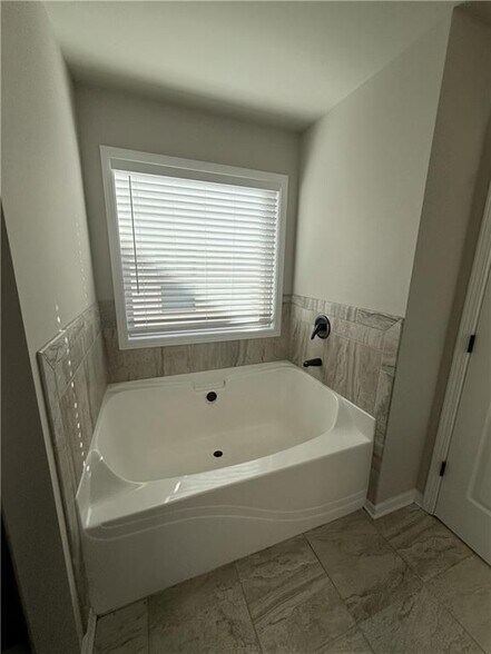 Building Photo - 116 Teramont Ct