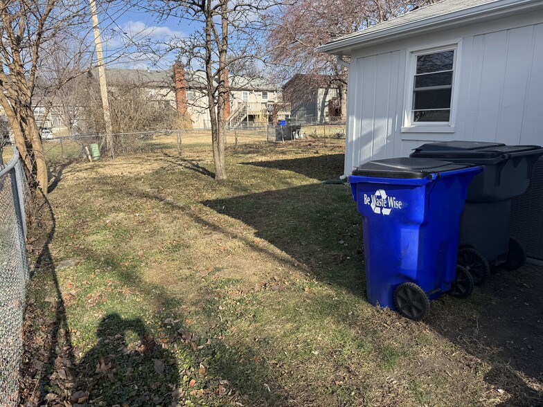 Building Photo - 1214 E Johnston St