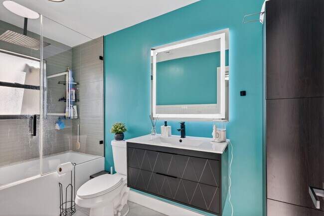 Building Photo - 481 SW Aster Rd