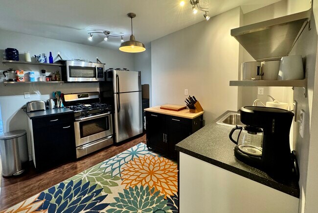 Building Photo - 104 Ferry St