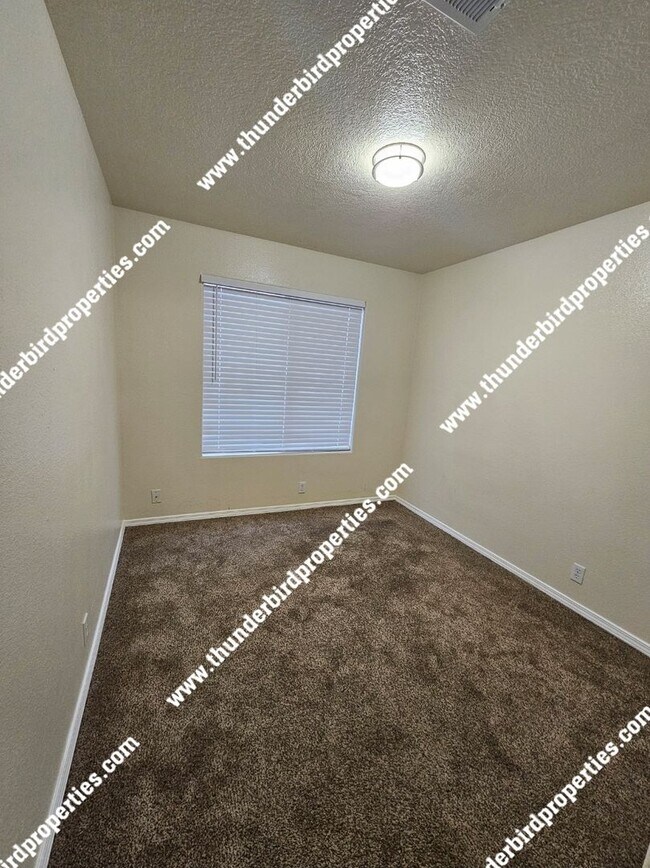 Building Photo - Move in special $500 OFF FIRST MONTHS RENT...