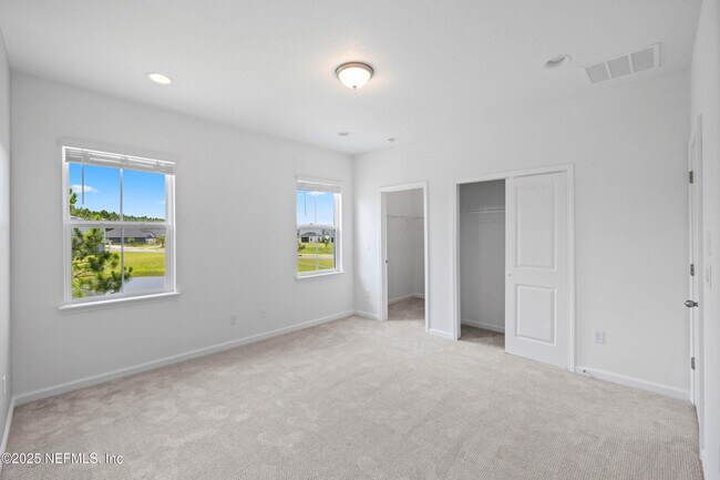 Building Photo - 180 Brandon Lks Dr
