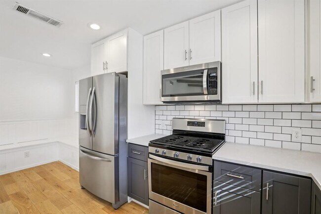 Building Photo - 7205 Twisted Oaks Dr