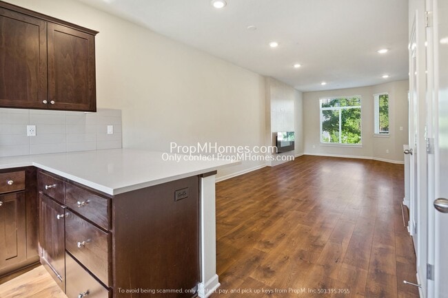 Building Photo - 441 NE Tork Pl