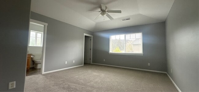 Building Photo - 215 Pioneer Dr