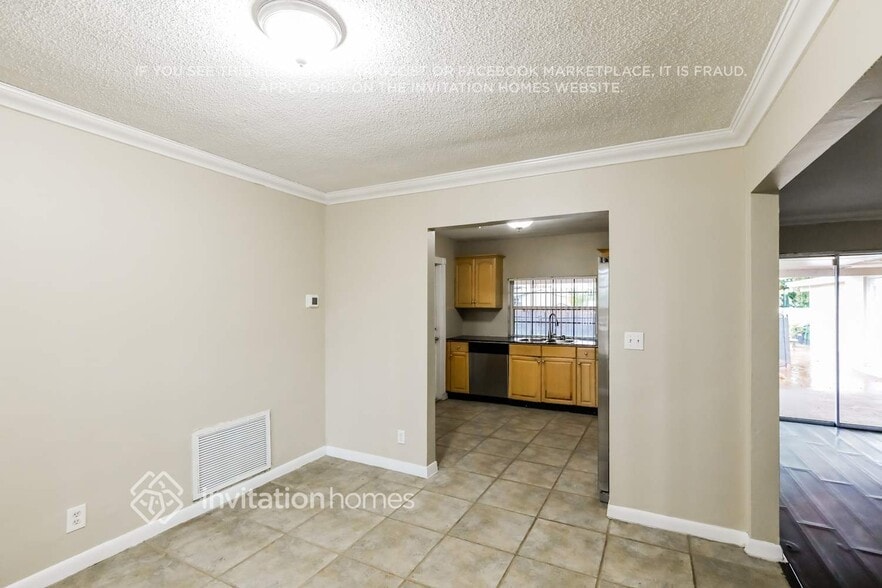 Building Photo - 1501 N 46th Ave