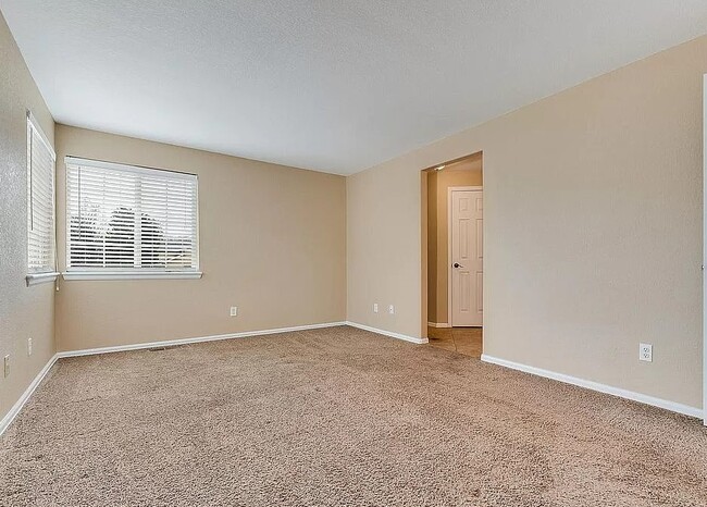 Building Photo - 5422 S Queen Way