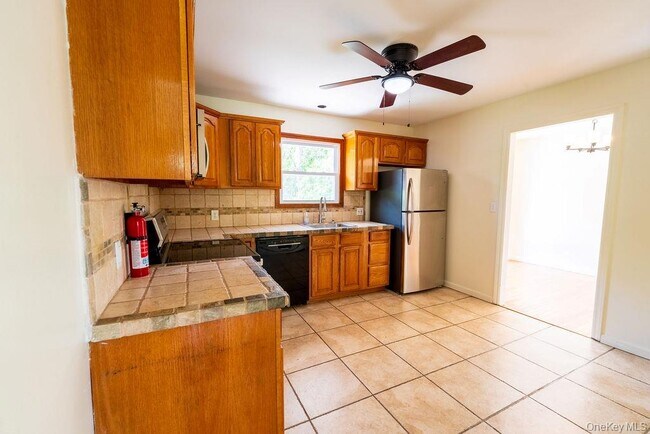 Building Photo - 5 Idlewild Dr
