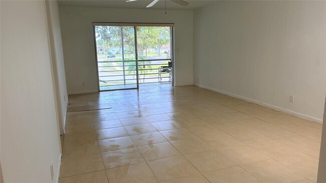 Building Photo - 5515 N Lakewood Cir