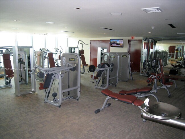 Building Photo - 900 Biscayne Blvd