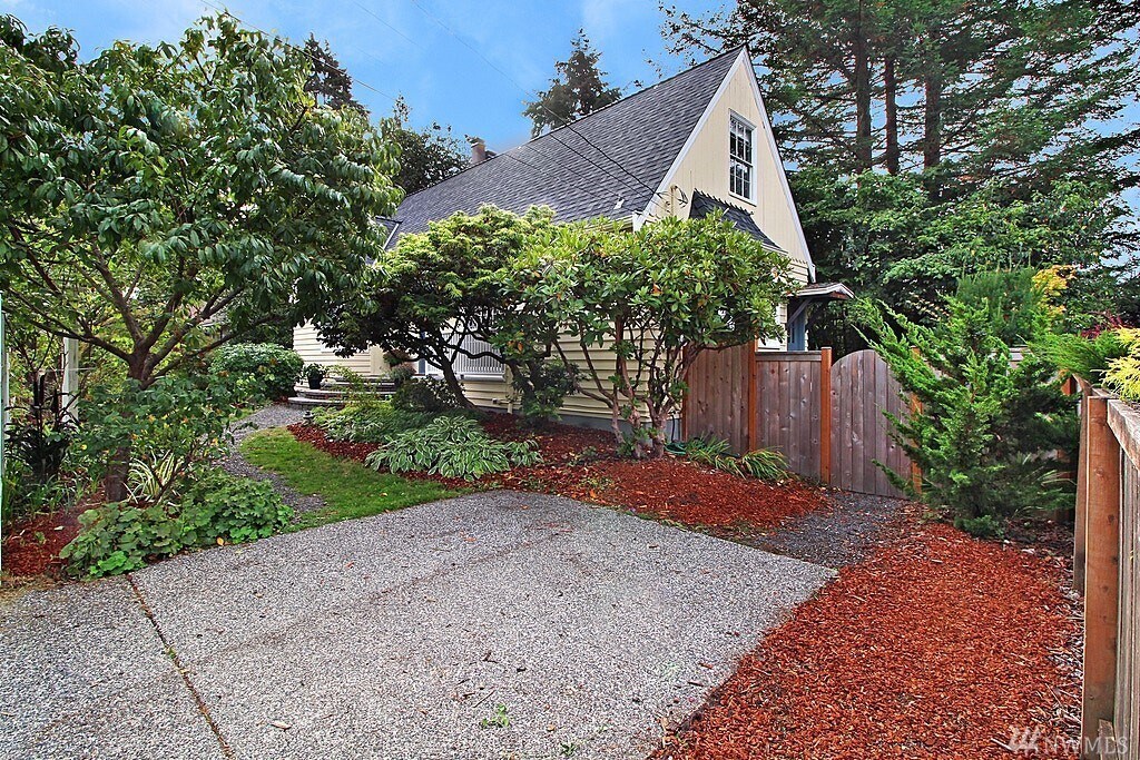Building Photo - 739 N 165th St