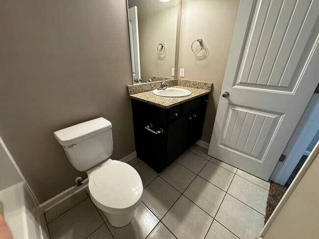 Building Photo - Highly Desirable Richmond Hill Townhome with 3 Bedroooms