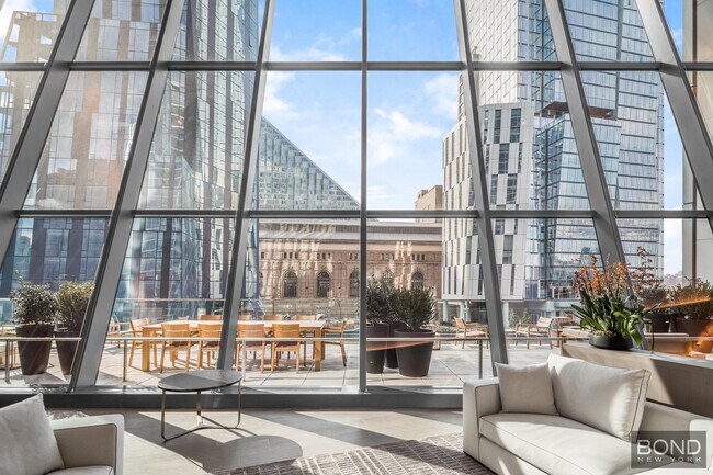 Building Photo - 675 W 59th St