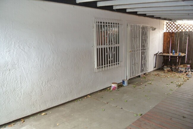 Building Photo - 2116 Manzanita Way