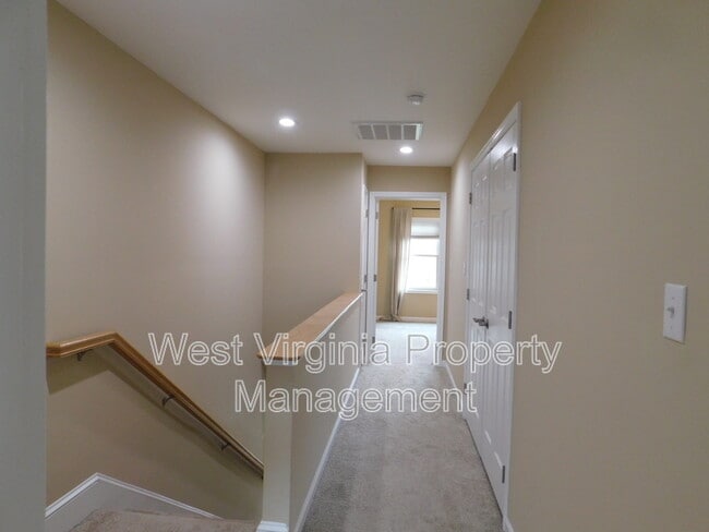 Building Photo - 198 Blackbird Village Cir