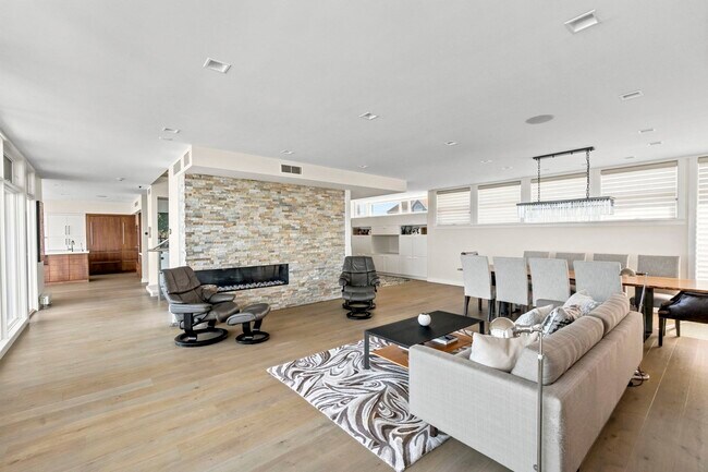 Building Photo - 35 Regatta Rd