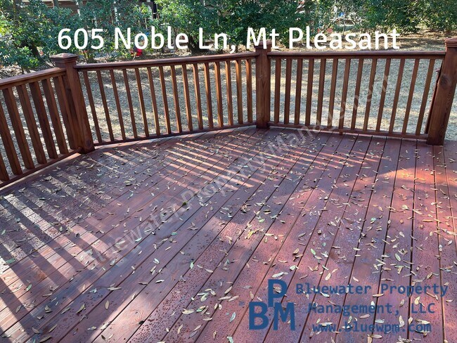 Building Photo - 605 Noble Ln