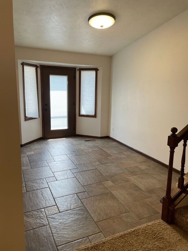 Building Photo - Charming 3-Bedroom Walk-Out Home!