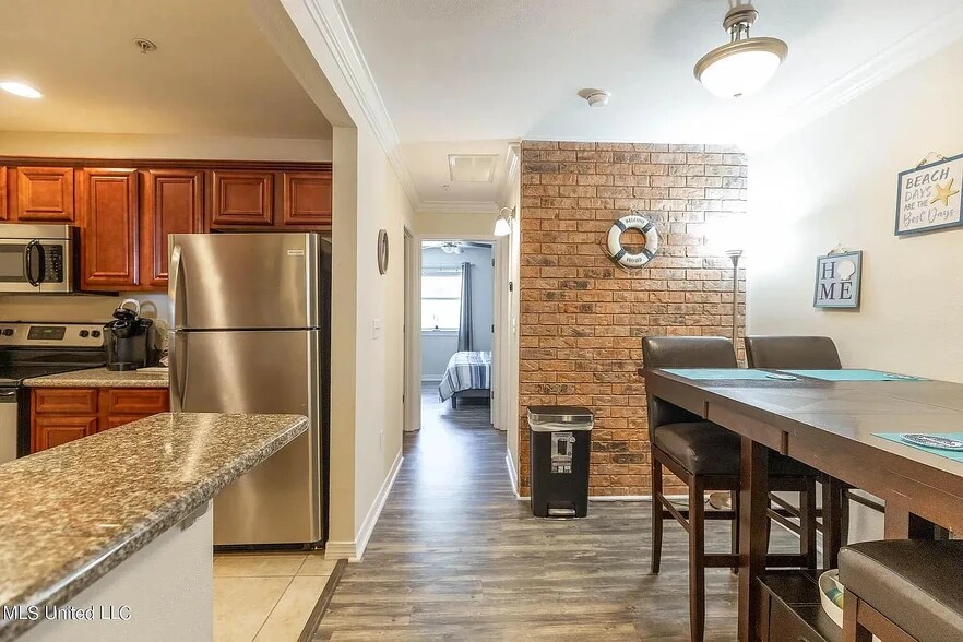 Building Photo - 1282 Beach Blvd