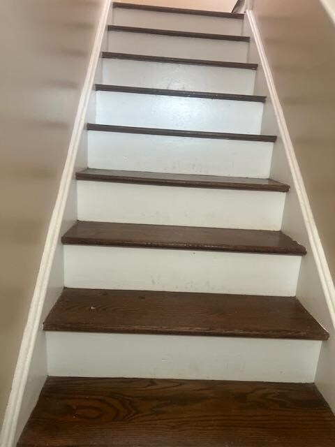 Building Photo - 105 Evergreen St