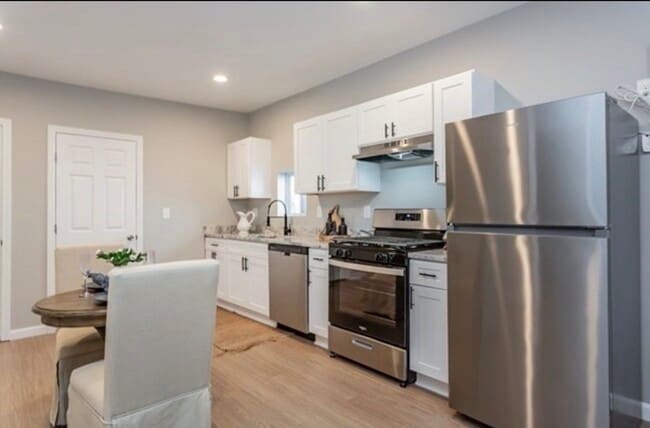 Building Photo - 31 Hicks St