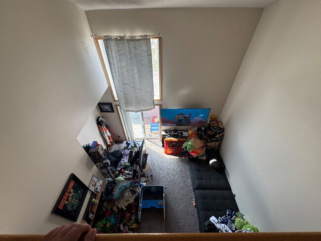 Building Photo - High Ceilings Townhouse Retreat: Spacious 2-Bed, 2-Bath Gem in Woodbury!