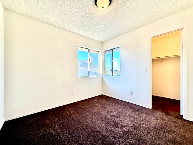 Building Photo - 37416 Daybreak St