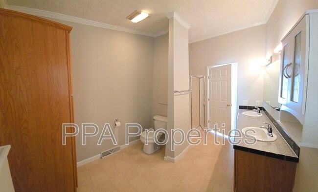 Building Photo - 7217 Ramblewood Dr