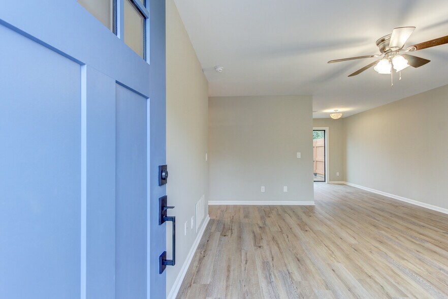 Building Photo - 48 Clark St