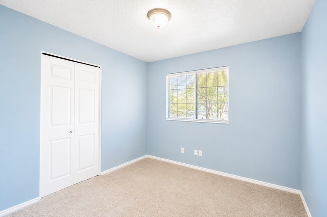 Building Photo - 1273 N 550 W