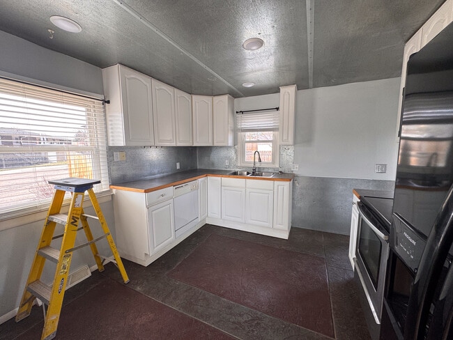 Building Photo - 702 Melton St