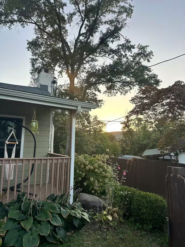 Building Photo - 14 Sterling Rd