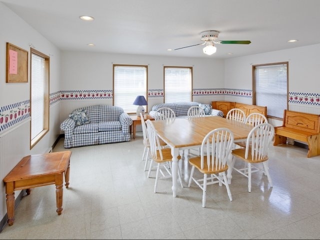 Dining Room - Salmonberry Knoll