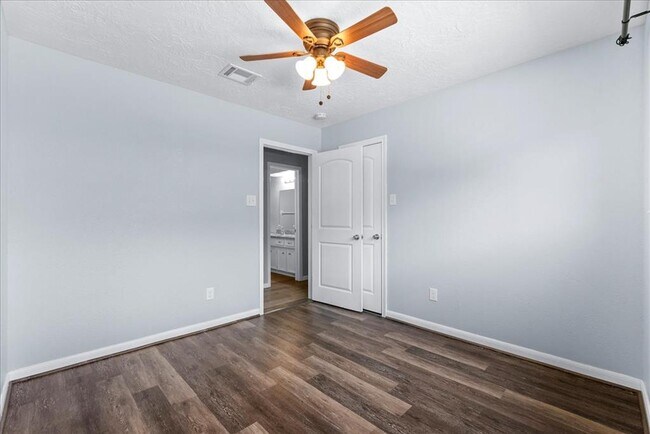 Building Photo - 3319 Meadowcreek Dr
