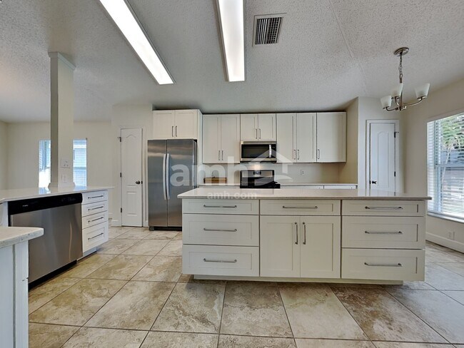 Building Photo - 1415 Compton St