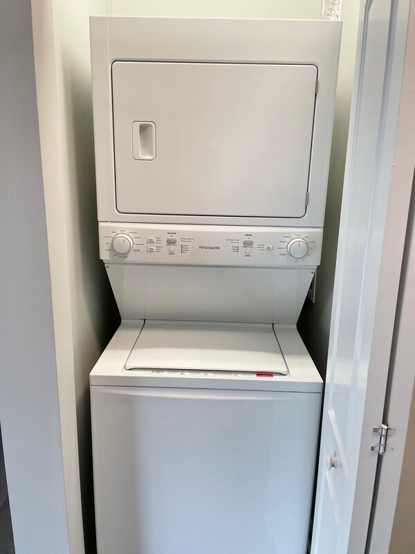 Building Photo - 811 E Main St