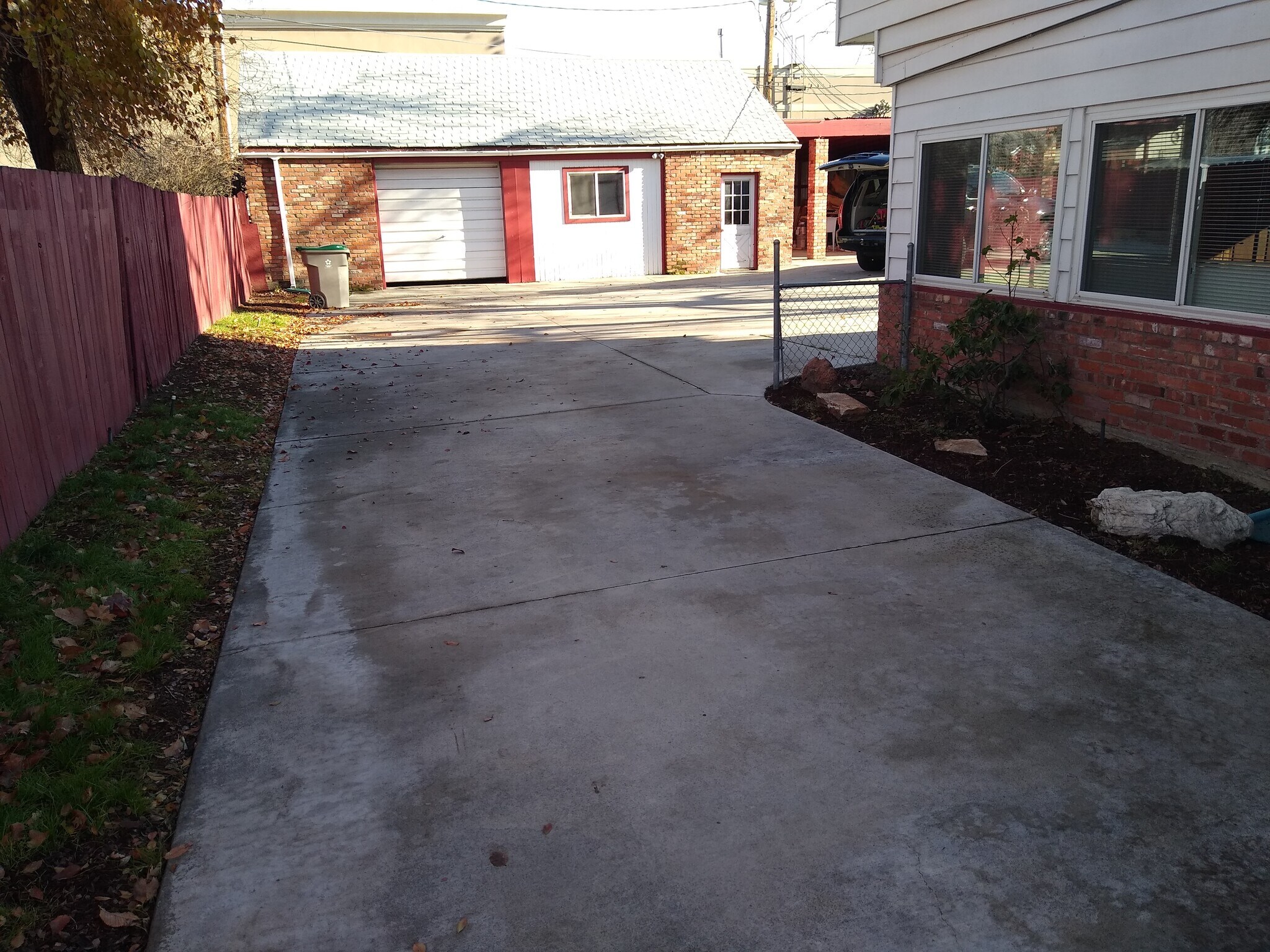 garage and carports - 1508 S Denver Ave
