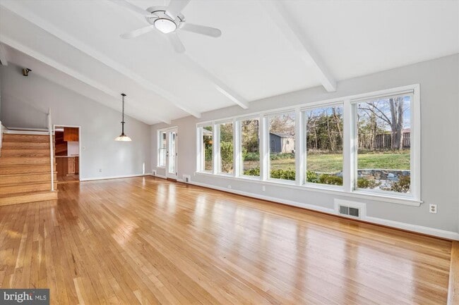 Building Photo - 6154 Beachway Dr