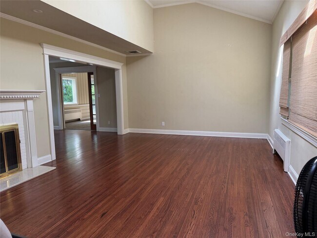Building Photo - 60 Oaktree Ln