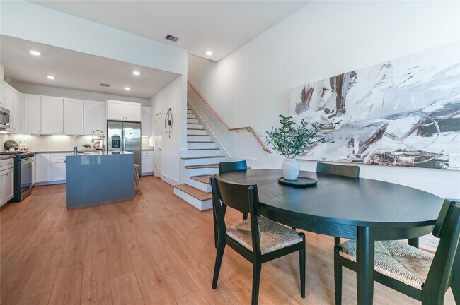 Building Photo - 7607 Victory Reserve St